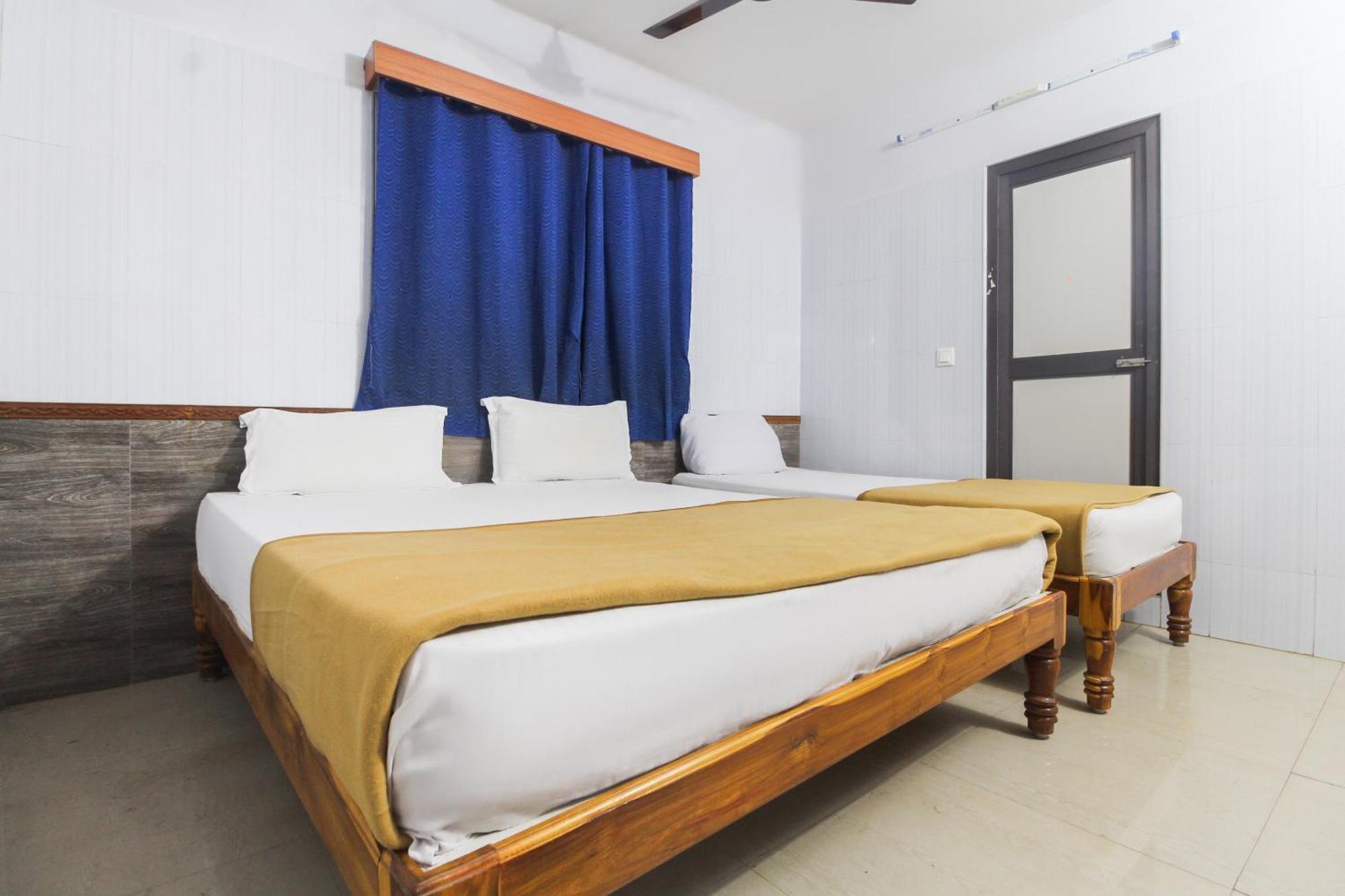 OYO 61145 JKS Deluxe Lodge Udaiyarpalaiyam Exterior foto
